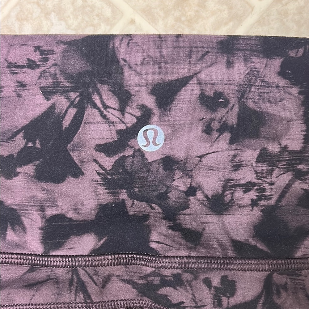 Purple patterned Lululemon leggings - Picture 4 of 4